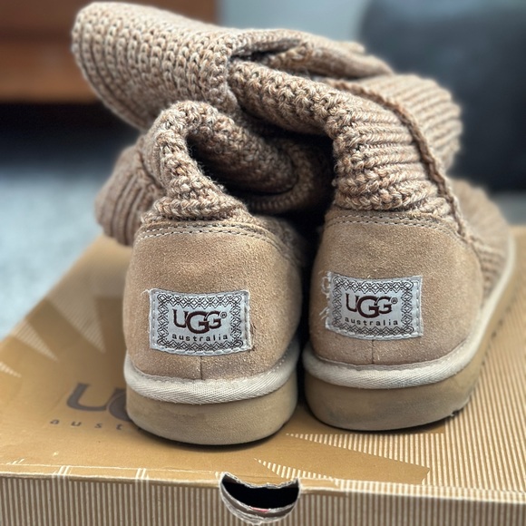 UGG Classic Cardy Button Detailed Yarn Knit Boots | Size 8 - Picture 2 of 4